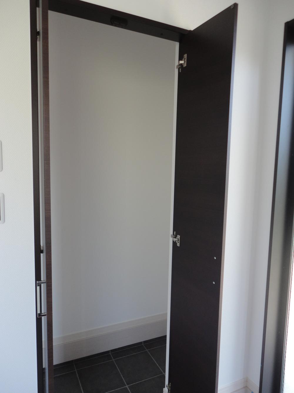 Receipt. Shoes cloak is opposite the footwear put! Pantry in addition to and a walk-in cloakroom, Is attractions full of stairs under storage! 