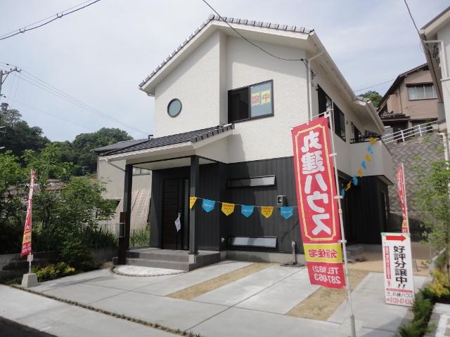 Local appearance photo. Southwest-facing site of 50 square meters more than the better per parking 3 units can be a positive! Well in the backyard space (arbor also already been completed)