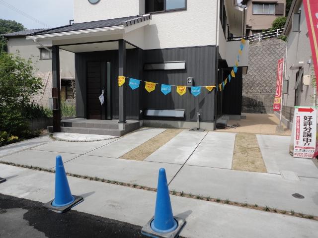 Parking lot. I'm glad parking three possible listing plains of Minami-ku! 