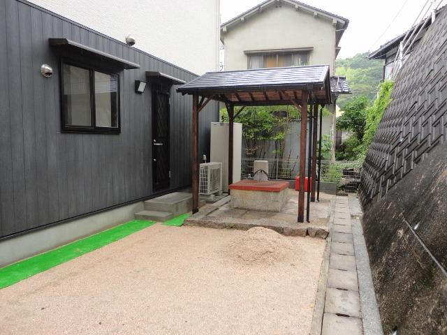 Garden. There wells in the backyard space! Pavilion was also completed! 