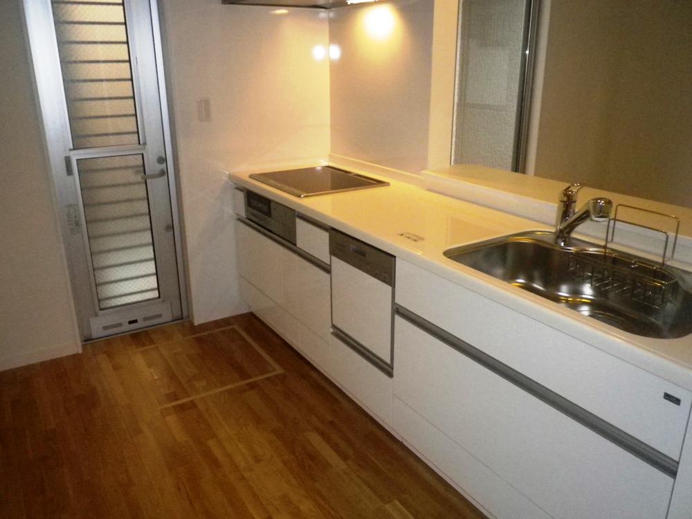 Kitchen. Room (August 2013) Shooting