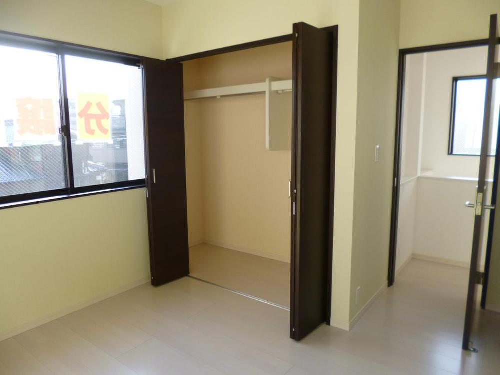 Non-living room. (June 2013) Shooting