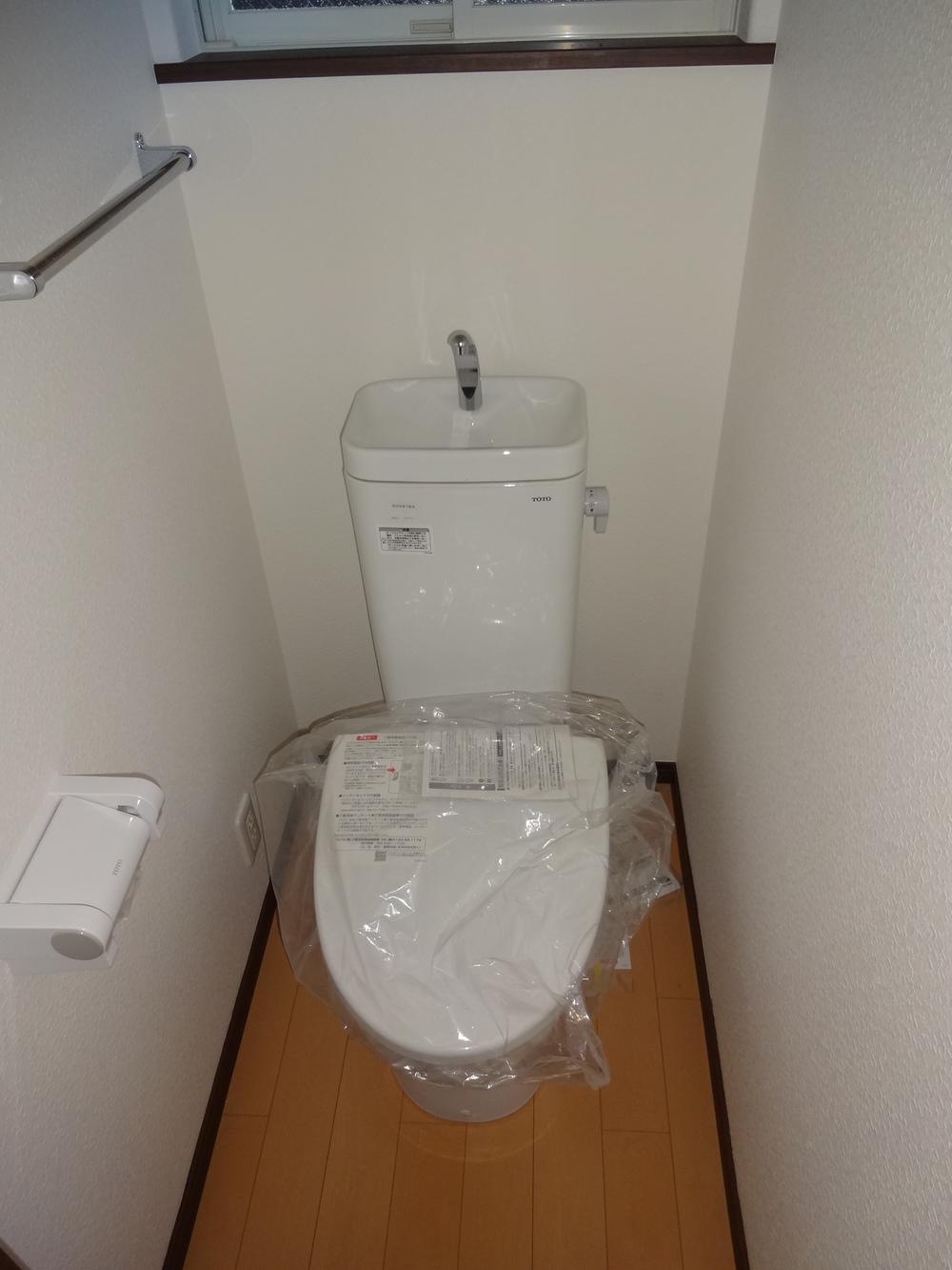 Toilet. Indoor (12 May 2013) Shooting