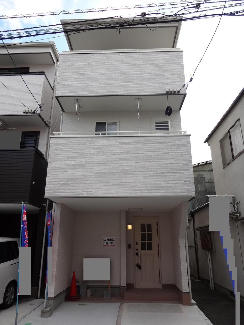 Local appearance photo. Local (12 May 2013) Shooting