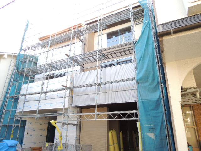 Local appearance photo. Local (10 May 2013) Shooting