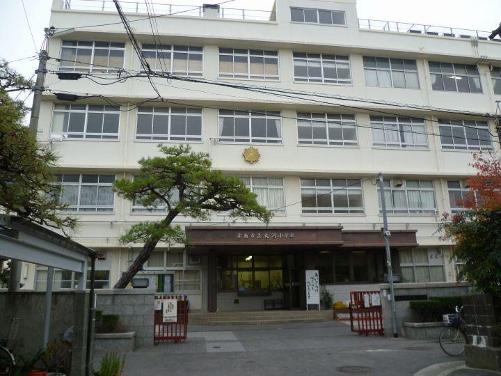 Primary school. 898m to Hiroshima City Museum of taiga Elementary School