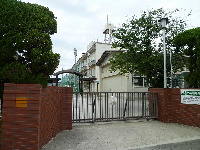 Junior high school. 93m to Hiroshima City Museum of Eba junior high school