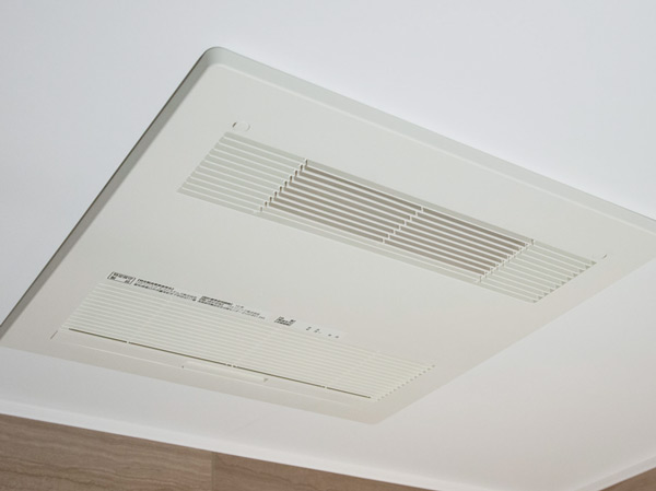 Bathing-wash room.  [Bathroom ventilation heating dryer] Night also let the clothes dry out on a rainy day. It is possible to warm the bathroom before bathing, Winter comfort. Effective also in dehumidification in the bathroom, Also prevents mold and condensation.