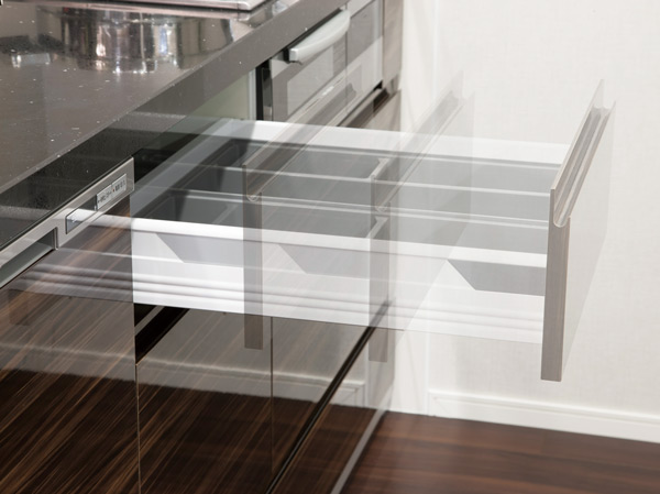 Kitchen.  [Soft closing rail specification] Gently absorb the impact when closing. Even without focusing closes smoothly. Floor unit out a simple slide-type.  ※ Except for the small drawer of cooking equipment Horizontal