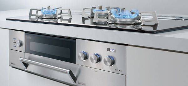 Kitchen.  [Glass top stove (Derishia)] Glass top stove, which was equipped with a Si sensor on all burner. In addition to the beautiful refined sharp design also looks, Care is simple crystallized glass top, Also it has excellent safety with a variety of functions to suppress the rise of the surface temperature. (Same specifications)