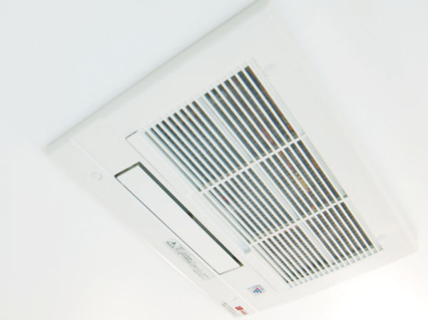 Bathing-wash room.  [Bathroom heating dryer] Pollen season ・ Big success at the time of rainy weather. Winter Heating, Removal of moisture, Summer is comfortable in the cool breeze. (Same specifications)