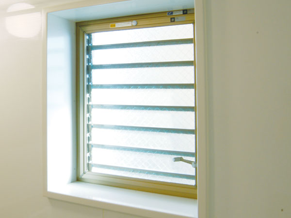 Bathing-wash room.  [Bathroom ventilation window] Installing a bathroom ventilation window. Incorporating the natural wind, Quickly escape the humidity.  ※ A type only (same specifications)
