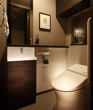 Toilet.  [toilet] Adopt the warm water washing heating toilet seat. With hand washing counter & handrail