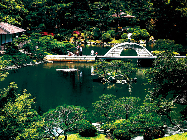 Shukkeien (about 300m to enjoy the four seasons of Japan unique / 4-minute walk)