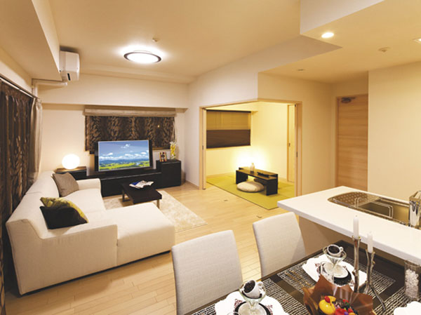 Living.  [living ・ dining] There is a sense of open living ・ dining. Sophisticated healing space calm in which the white to keynote the, Loose relaxing precious private space gather family and friends. (Building in the model room B type)