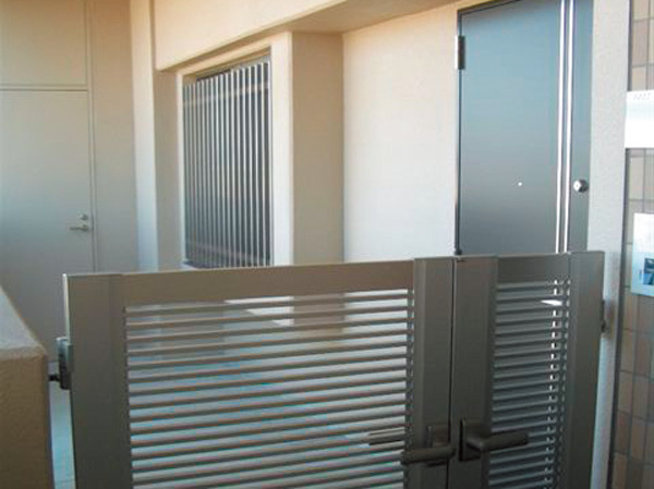 Other.  [Private porch] It was provided with a gate with a private porch of detached sense to enrich the look of the house to the B type of corner dwelling unit.  ※ B type only.