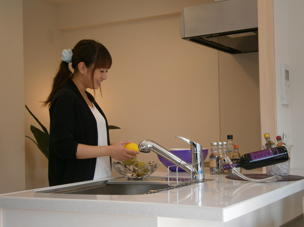 Room and equipment. While taking the family and communication are in the living room, Counter kitchen capable of performing household chores. In IH cooking heater corresponding, Very easy it is economical and clean.