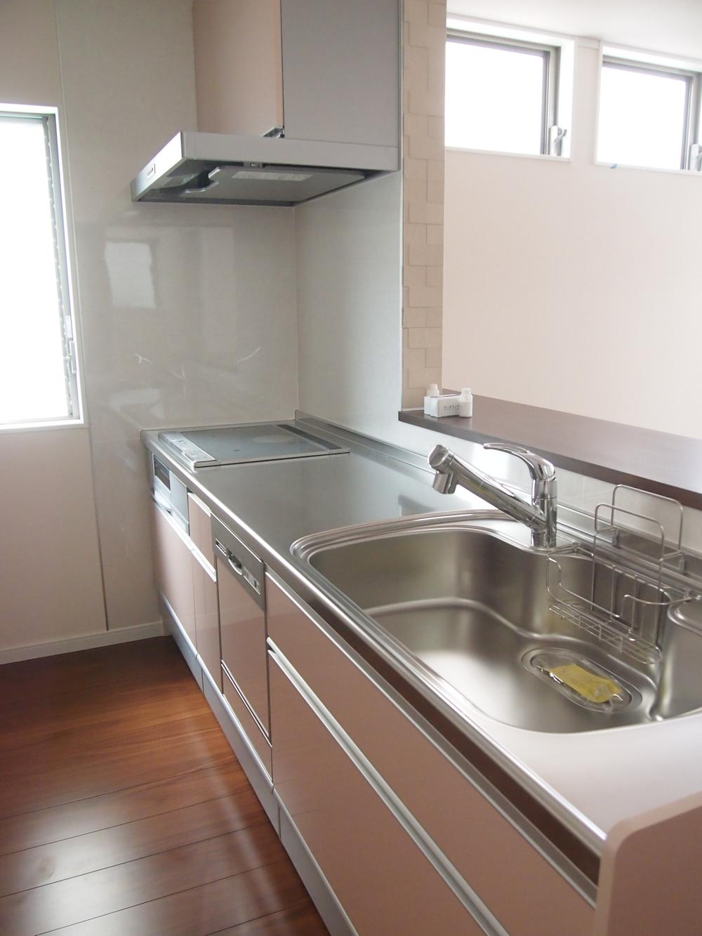 Kitchen. Indoor (10 May 2013) Shooting