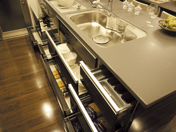 Kitchen.  [cabinet] Adopt a three-stage drawer slide type. Drawer is outstanding ease of use in soft-close. Big pot is also stored securely.