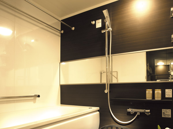 Bathing-wash room.  [Bathroom] Bathroom to heal the body was tired from the hustle and bustle of the city. For you to firmly heal the fatigue of the day, Of the bathroom floors and walls, To produce a calm and peace on the ceiling, It adopted the elegant material, We ingenuity strike a graceful image.