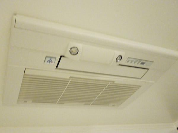 Bathing-wash room.  [Mist sauna function with bathroom heating dryer] Sweating by the misty mist falling from the ceiling ・ It enhances the moisturizing effect.