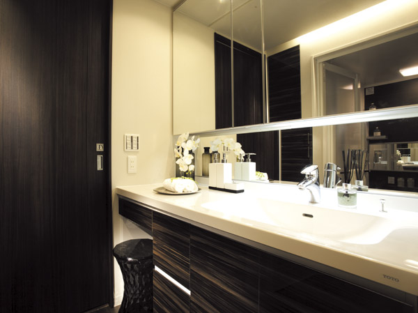 Bathing-wash room.  [bathroom] Sanitary space design a refreshing space to greet a pleasant morning. So that you can always feel the room even in the busy time, It has been made a design that was mainly the cleanliness.