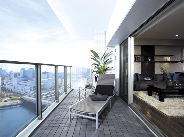 Features of the building.  [balcony] Balcony with magnificent views to the front of the eye. A glass handrail adopted, Width also be designed in a wide, It has achieved an open outdoor living space. (Model Room A type menu plan (application deadline Yes / Shooting fee).  ※ View from the actual somewhat different in a composite of view photographs taken in October 2012 from the corresponding 15-floor local)