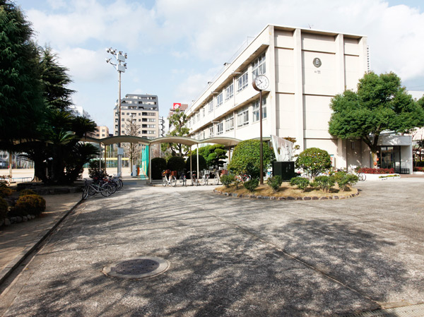 Surrounding environment. Noborimachi elementary school (a 5-minute walk / About 330m)