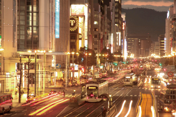 Also enhance transportation such as trams and buses. Within easy reach even farther in the city (up to about Hatchobori intersection 450m / 6-minute walk)