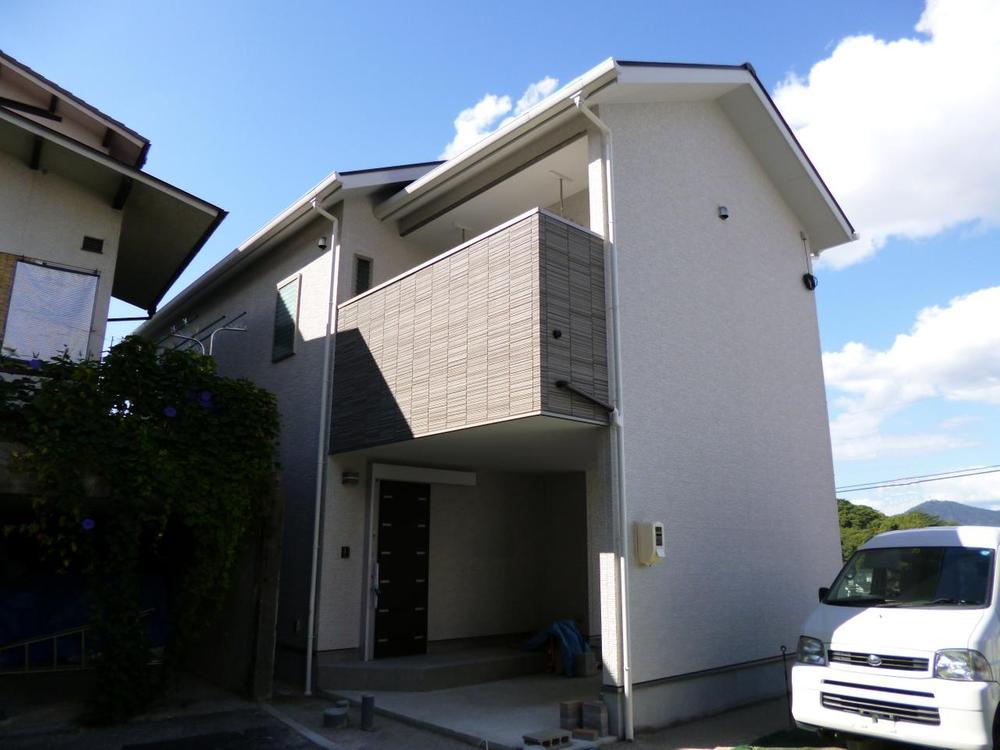 Local appearance photo. Local (September 2012) shooting