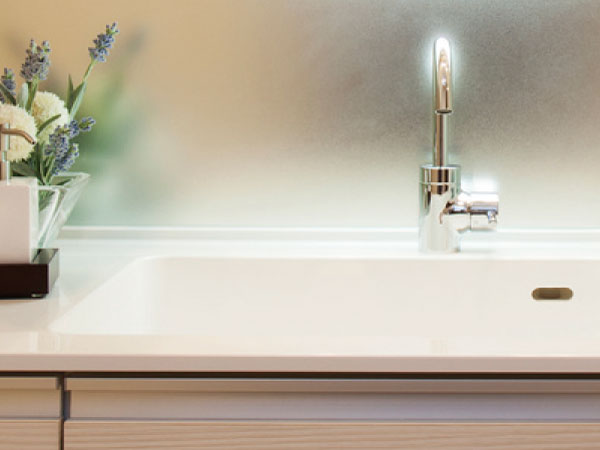 Bathing-wash room.  [Frost glass mirror] With a soft sense of transparency, Adopt a stylish frosted glass mirror. It will produce the space and refreshing combines functionality and design.