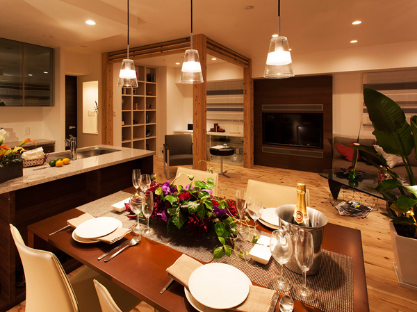 Room and equipment. Health houses "as be healthy to live live" is the concept of eye Rest Home. Space a mix of good solid wood and rich texture plaster foot touched the, Mind and also relax the body in a just being there. (Model Room E type / living ・ dining)