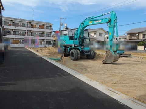 Local photos, including front road. October 4 shooting