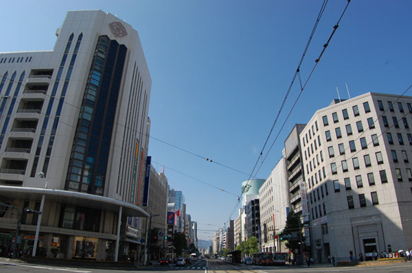 Hatchobori to (about 1.4km) ・ Hiroshima bus Ride about 9 minutes ・ Hiroden train Ride about 18 minutes