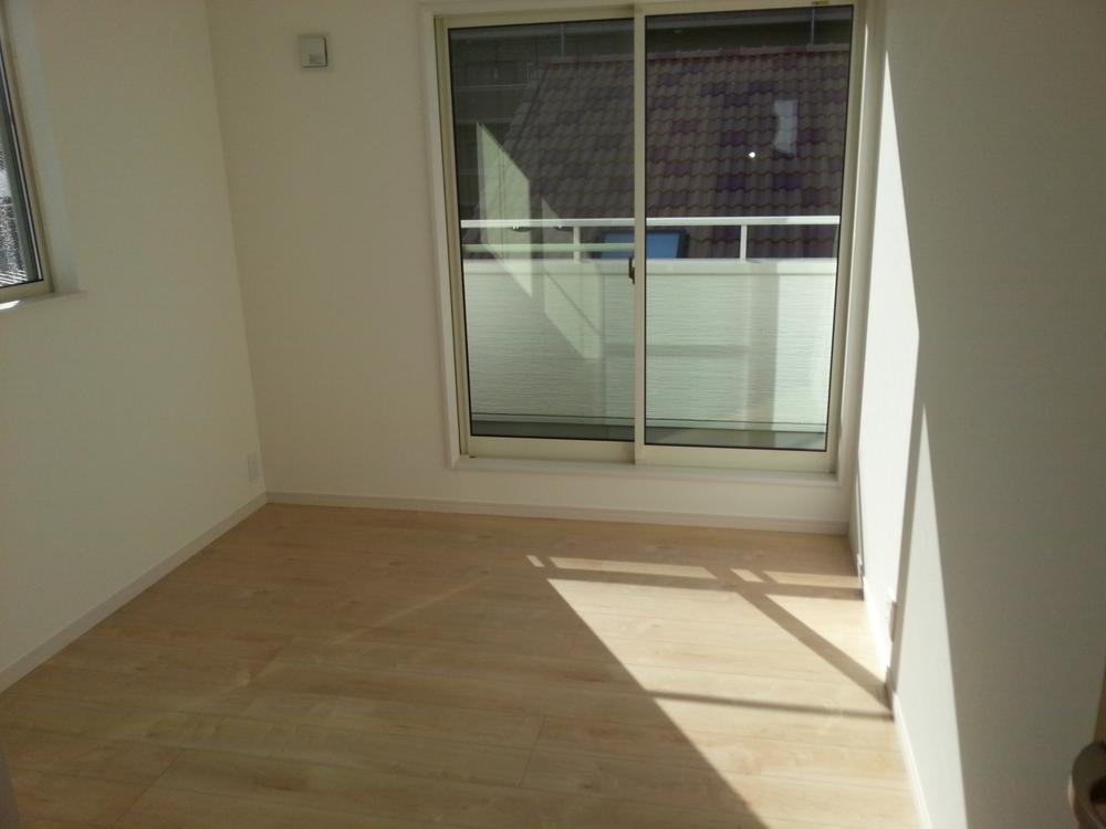 Non-living room. Local (11 May 2013) Shooting