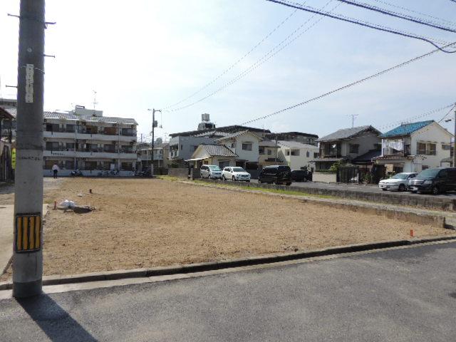 Local appearance photo. But it is just now under construction, You can look at the model house of the same specification. Please feel free to contact us.  082-254-1400 is. 