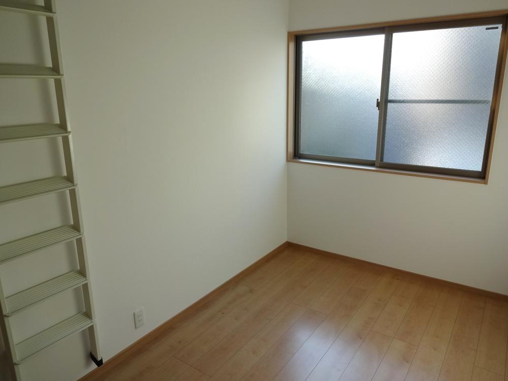 Non-living room. Indoor (11 May 2013) Shooting