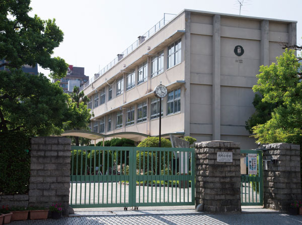 Surrounding environment. Hiroshima Tatsunobori the town elementary school 8-minute walk (about 570m)