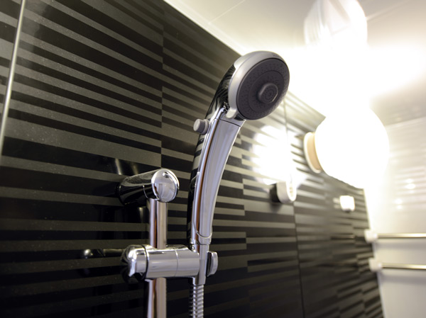 Bathing-wash room.  [Metal shower head] Just press the button You have a one-stop function that can be or stop out the hot water.