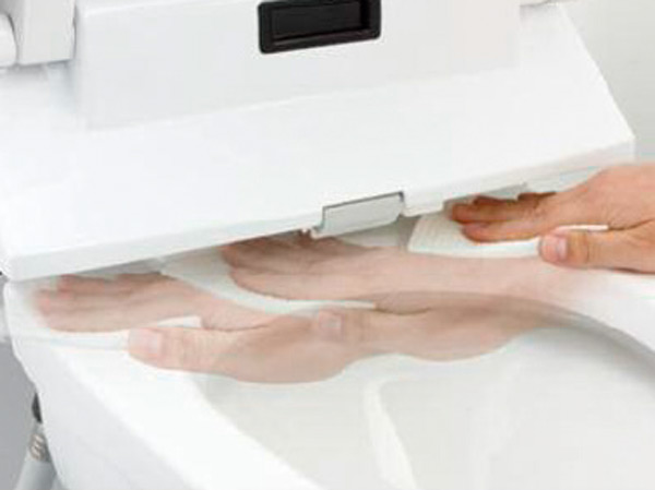 Toilet.  [Cleaning lift up] And wiped off comfortably all the way into the gap, It also cut from the original smell anxious.