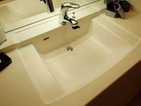 Bathing-wash room.  [Adopt a vanity full of hotel-like luxury] From you wake up until the night, Face-wash, Vanity to comfortably support the make-up. Three-sided mirror and which arranged the wide mirror in the center, Artificial marble counter & amp of integrally molded seamless; equipped with a bowl. It will produce a stylish basin space.