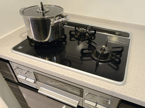 Kitchen.  [Three-necked stove] Three mouth stove of cleaning is very easy and reputation in the flat. Temperature control and timer, High-performance grill various functions such as will spread the width of the cuisine.