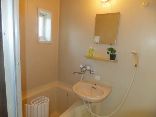 Bath. 206, Room