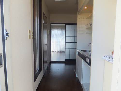 Entrance. 206, Room