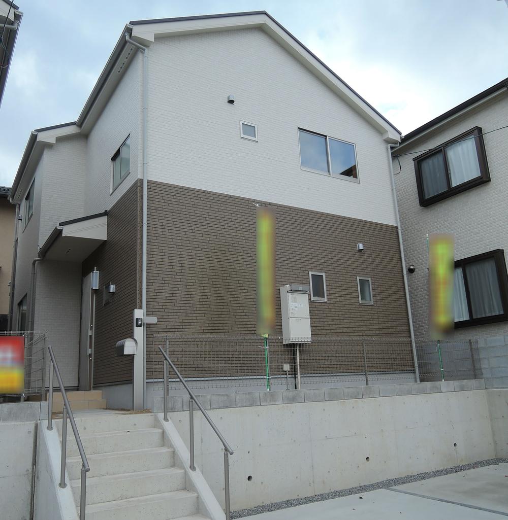 Local appearance photo. Local (11 May 2013) Shooting