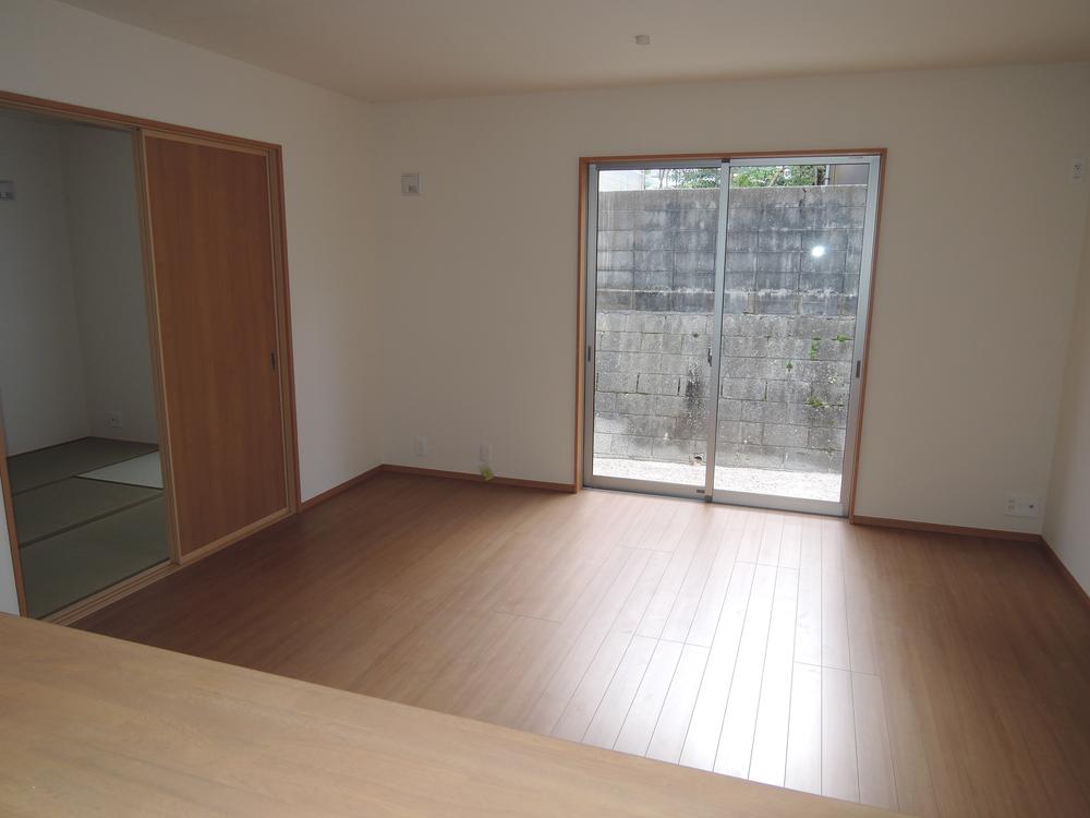 Living. Local (11 May 2013) Shooting