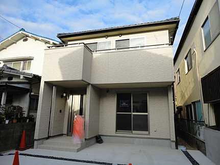 Local appearance photo. Local (08 May 2013) Shooting