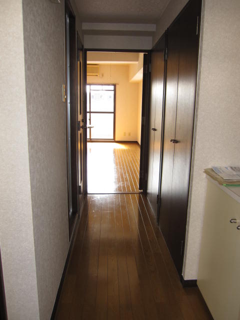Entrance. ☆ There is a storage in the hallway ☆ Unusual Desuyo. Worth seeing! !