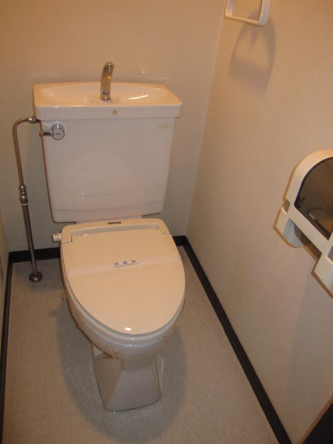 Toilet. ☆ I'm happy with warm toilet.