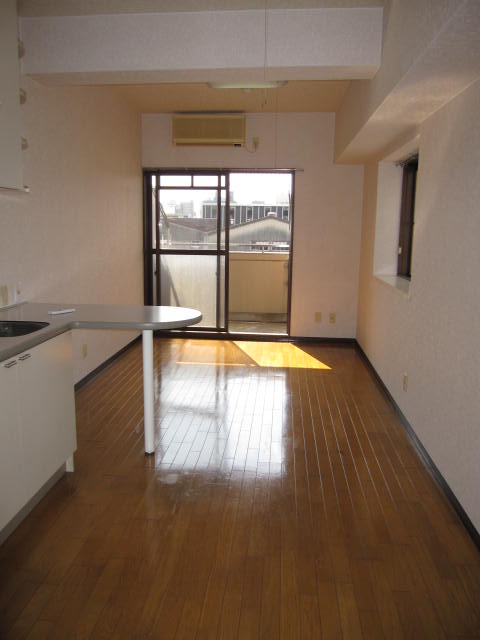 Living and room. ☆ The ceiling is high Western-style. Spacious and stylish ☆